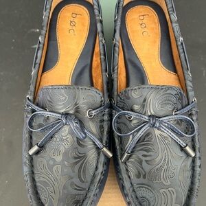 b.o.c. Women’s Embossed Navy Loafers NIB